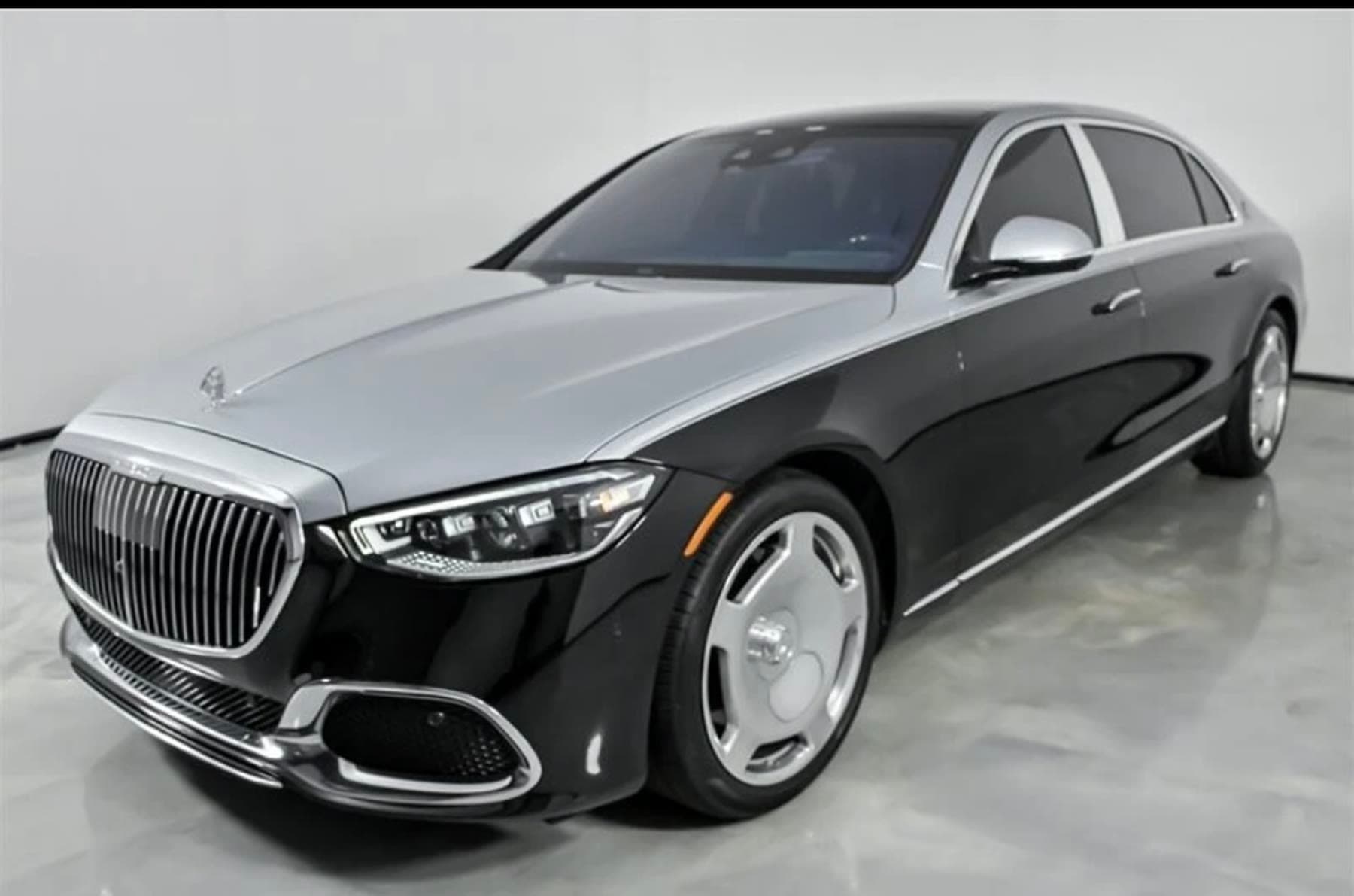 Mercedes-Maybach in its original finish before service